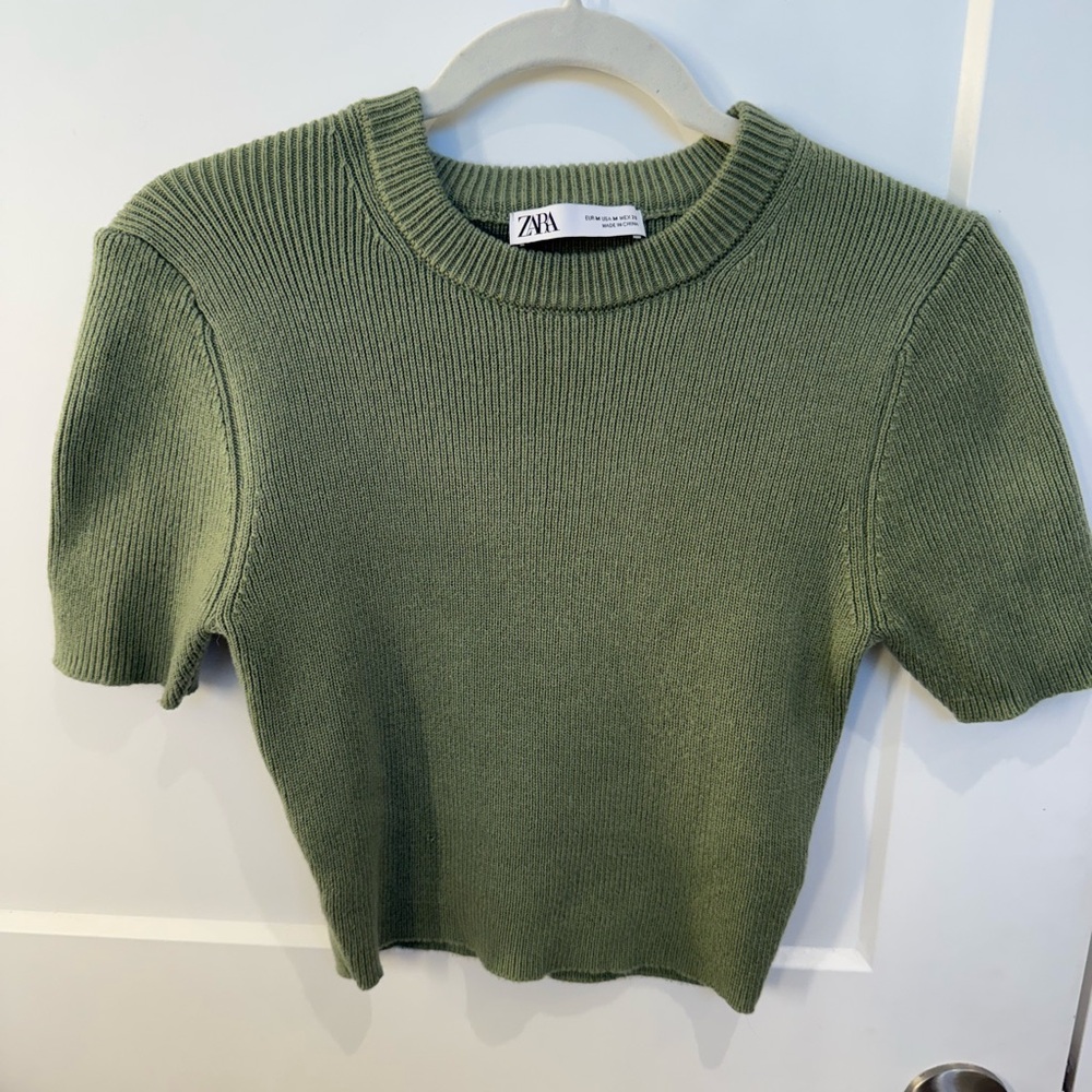 Zara. Green Cropped Ribbed Sweater. Size Medium.